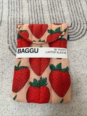 BAGGU Strawberry Print Puffy Sleeve in Peach and Red